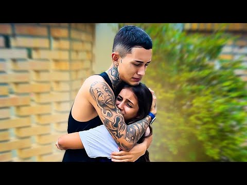 MINHA IRMÃ CHEGOU CHORANDO DA ESCOLA!!!