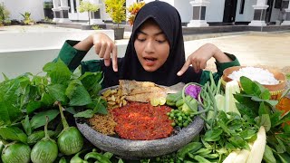 PESTA LALAPAN LAGI! MUKBANG LALAPAN MENTAH SAMBAL TERASI IKAN SEPAT + JENGKOL  🤤🔥