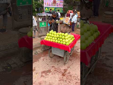 दिल्ली में बिकने वाला लाल अमरूद 😋👌👍#shorts #trending #food