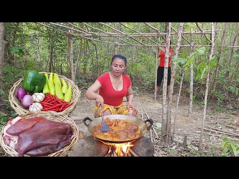 Cooking Pork liver with Bell peppers for dinner, Building a sleeping shelter in forest