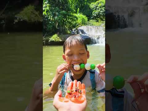 Thử thách nhắm mắt ăn kem dâu tây và kẹo nhiều màu, sốt ớt siêu ngon, sự kết hợp hoàn hảo #shorts