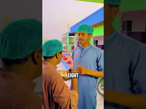 This waiter is a mastermind here๐