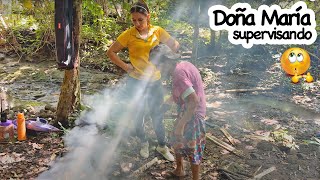 Llego doña María a supervisar la sopa de vaca, anda enojada mi amiga – Ediciones Mendoza