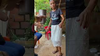 La abuela me Regaña