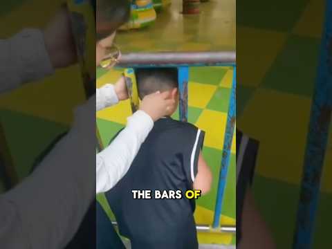 This Kid does the Smartest thing while stuck😂