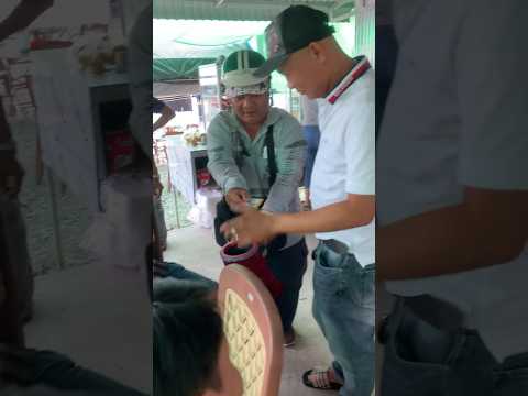 bán vé số dạo hóa ra là thần bài #hapoynewyear #funny #memehaihuoc #fishing #automobile #food