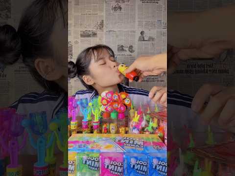 Bé bông không biết ăn kẹo 🤣 | Ăn vặt chú Tư #anvattuoitho #candy #shorts