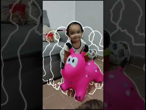 AYLA BRINCANDO COM O CACHORRINHO ROSA DELA KKK