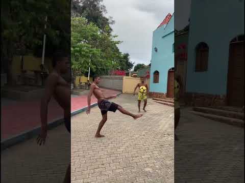Será que ela ficou impressionada? #altinha #futebol #futevolei #tricks #viral #youtube #esporte