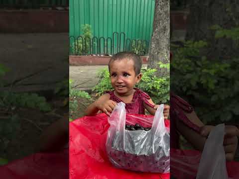 अम्मा का सामान कोई ख़रीद नहीं रहा था #365gooddayschallenge #humanity #trebding #viral #explore