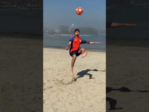 SAHİLDE FUTBOL OYNAMAK! #shortsvideo #shorts #futbol #sahil #funny