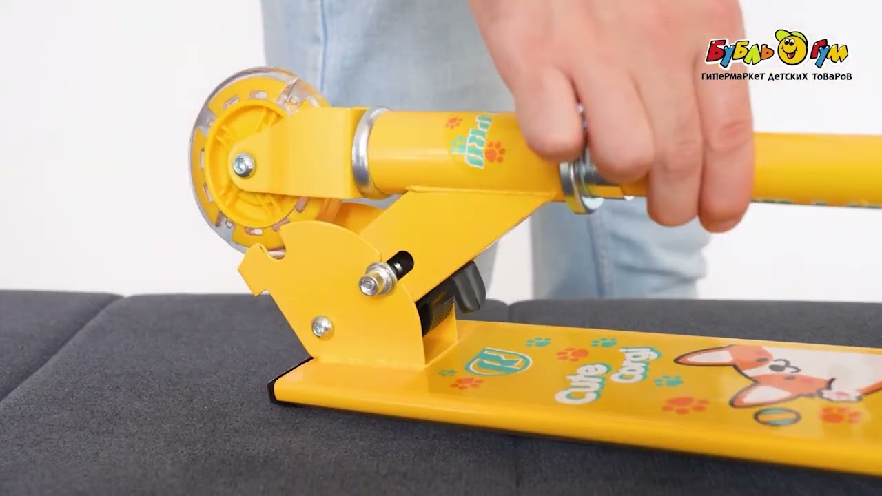 Самокат ROLLO PRO двухколесный складной с рисунком корги 93мм желтый - видео