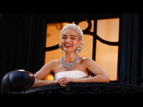 YouTube video thumbnail: Rachel Zegler Serenades London From Palladium Balcony in Evita - but not Everyone's Applauding