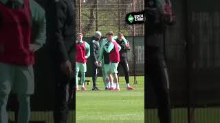 Horror-Verletzung! #Werder-Stürmer Topp erleidet Kreuzbandriss in internem Testspiel gegen U23!