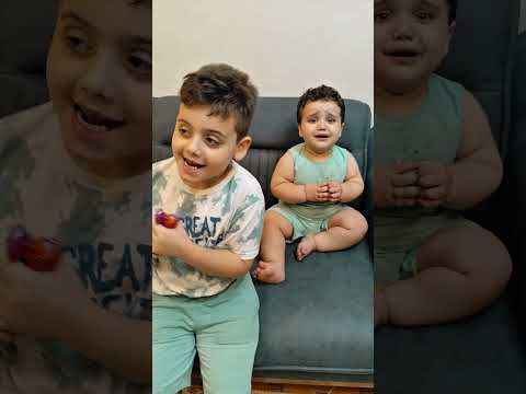 دينيز استقوى على اخوه واخد مصاصتو😱 بابا حل المشكلة فورا😰