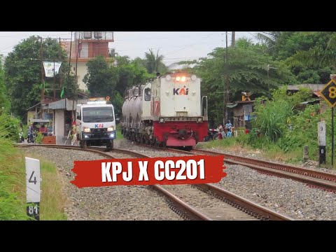 KPJ & SITARBU EKSPRESS Masuk Stasiun Tebing Tinggi