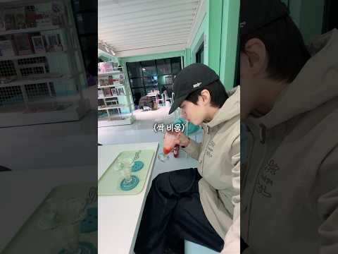 ๋์๊ฒ๋ ๋๋ฌด ํ๋ ์คํ์ฟ ์นดํ..๐คฆโโ๏ธ