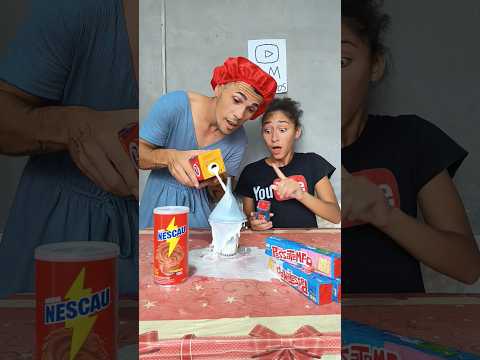 como colocar leite no copo #humor #comedia #memes #youtubeshorts #family #shorts