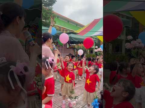 Thả bóng bay chào tạm biệt #shorts