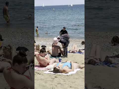 🇪🇸 Hot day at Barcelona beach