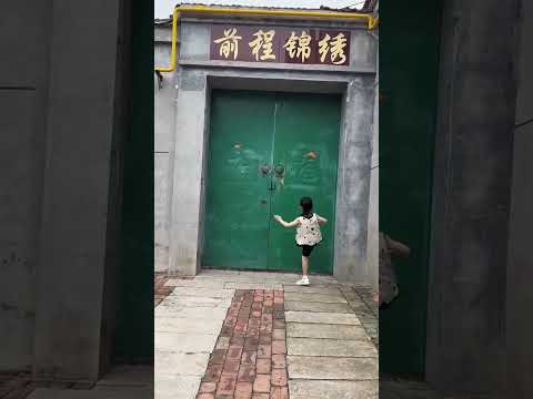 girl used to knock on the neighbor door while going to school