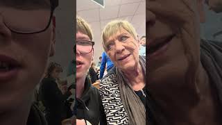 33 host  herečka jaroslava  obermaierová  ￼ další host byl láďa Hruška a 3. host byla Ivanka devátá