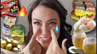 En popüler ASMR/Mukbang yiyeceklerini deniyoruz | Dubai çikolatası, mochi, yaprak sarma, Fire noodle