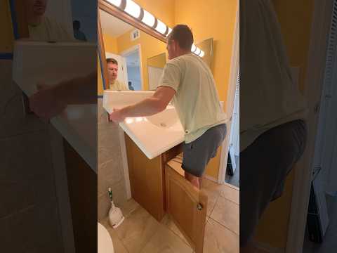 2-day bathroom makeover most people can do 💪🏻 #BathroomRenovation #DIYBathroom