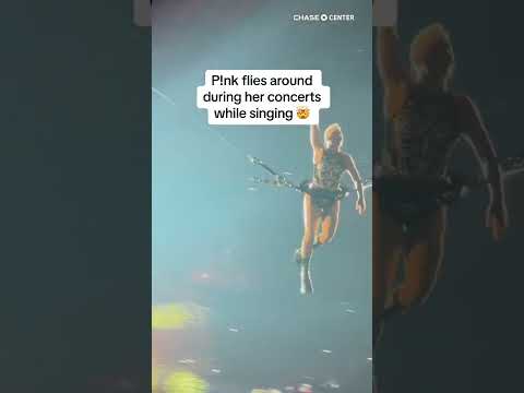 Pink Files Around During her Concerts WHILE SINGING 😳🤯