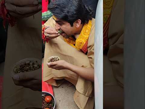 गुरुदेव छोटी सी बच्ची से चने खाते हुए | bageshwar dham sarkar #shorts #bageshwardham #bageshwar