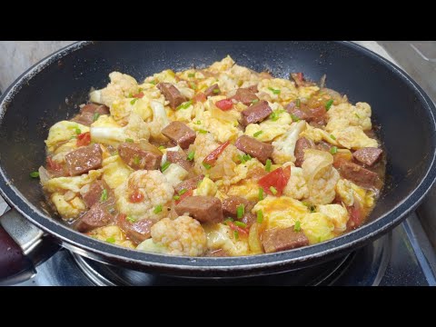 IT'S SO DELICIOUS! SIMPLE AND QUICK SAUTEED CAULIFLOWER WITH SAUSAGE AND EGG!