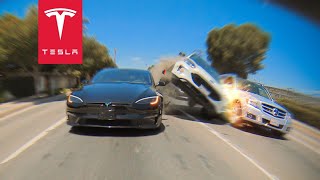 CRAZY CRASH: SLEEPING DRIVER WIPES OUT TWO TESLAS ON FSD