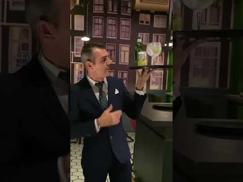 🍷El mejor servicio lo da Manuel Banderas🍷 Ft. El Banderas ##vinos #licores #restaurant #sommelier