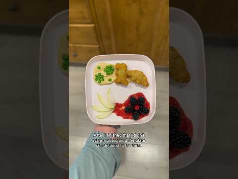 Plating my daughter’s COOKED frozen nuggets 😅😄🦕🦖#dinonuggets #lunch  #toddlerfood #toddlerplate