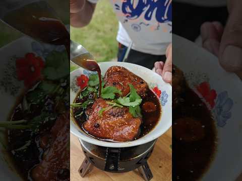 ไก่ต้มน้ำปลาในหม้อแรงดันเนื้อเปื่อยนุ่ม