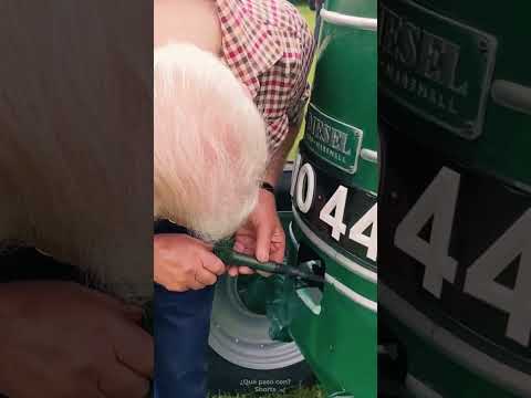Este GRANJERO utiliza una BALA para encender su tractor ??‍?