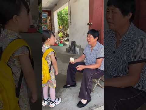 尊老愛幼,如同守護生命的兩端,讓愛與敬在世間流淌#正能量 #親子 #shorts