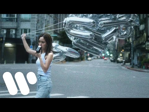 Kiri T - 有些話要用英文說 Bilingual Problems [Official Music Video]