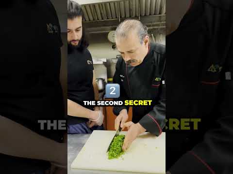 How to cut parsley! #Shorts #ChefsDoor #Halal #Shawarma #Arab #Food #Cairo #Mississauga