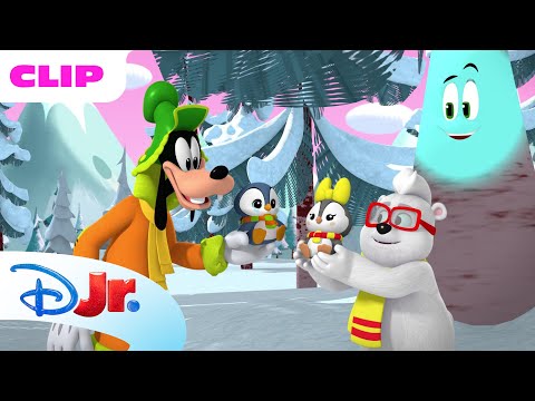 Hugs 🤗 | Mickey Mouse Funhouse 🥳 | Disney Jr. MENA