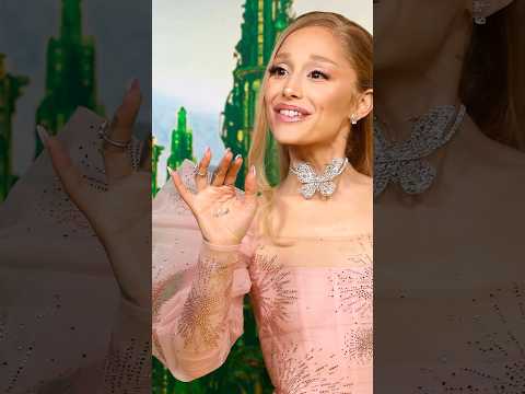 Los Vestidos de Ariana en Wicked