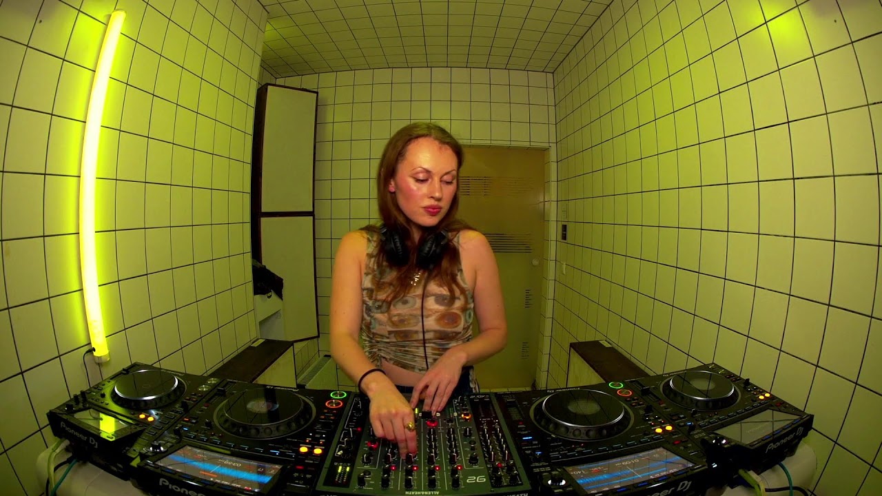 Franeva | HÖR – November 4 / 2025