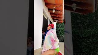 ¿Vieron que no me respeta? Grabando a escondidas.. 🤯 #karlabustillos #youtubeshorts #shorts