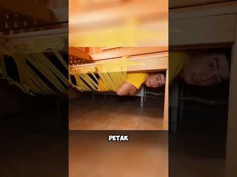 Bermain petak umpet menggunakan lakban dan penuh dengan jebakan!!!