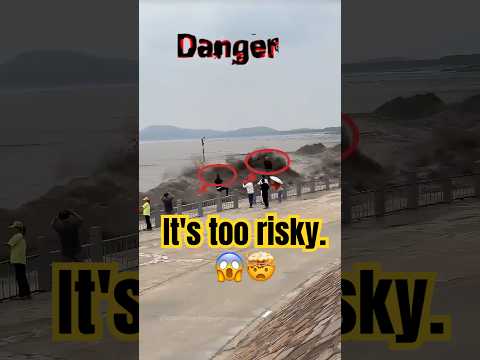 The tide is coming. It's too dangerous. Please evacuate as soon as possible.#nature #beach #waves