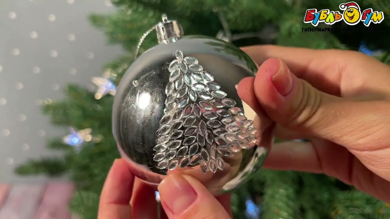Елочный шар с узором серебряный пластик 8см  - видео