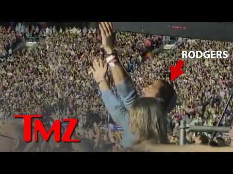 Aaron Rodgers Breaks Out Dancing at Taylor Swift's New Jersey Concert | TMZ