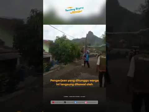 Bhabinkamtibmas Kawal Perbaikan Jalan Warga