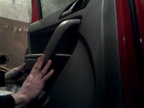 Как снять обшивку карту задней двери SKODA YETI(2011)demontaz boczka drzwi tyl panel removal!