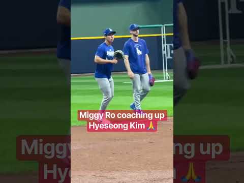 Miguel Rojas taking the time to <strong>mentor</strong> Hyeseong Kim 🙏